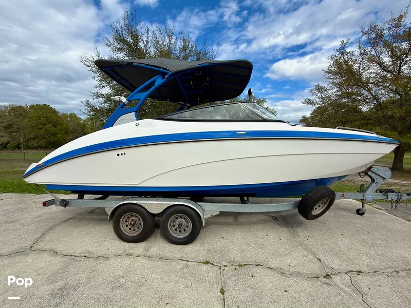 Slide: The Image of Yamaha Wake Series 242X 2020 - 16284104