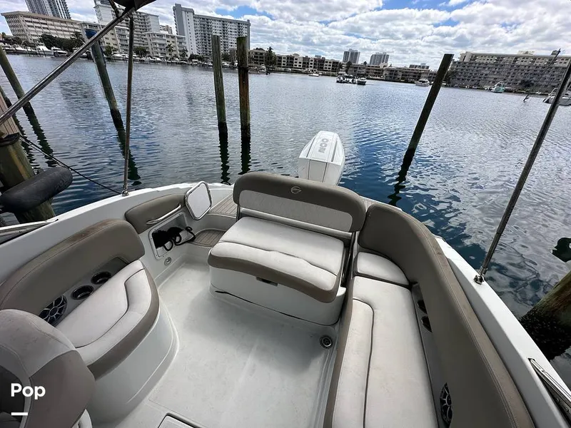 Slide: The Image of Crownline Boats E235XS 2023 - 16350030