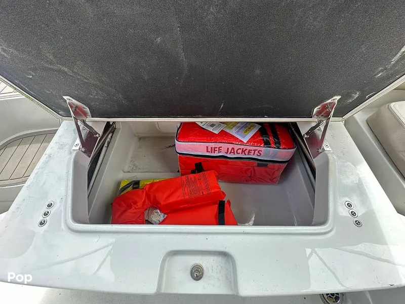 Slide: The Image of Crownline Boats E235XS 2023 - 16350034