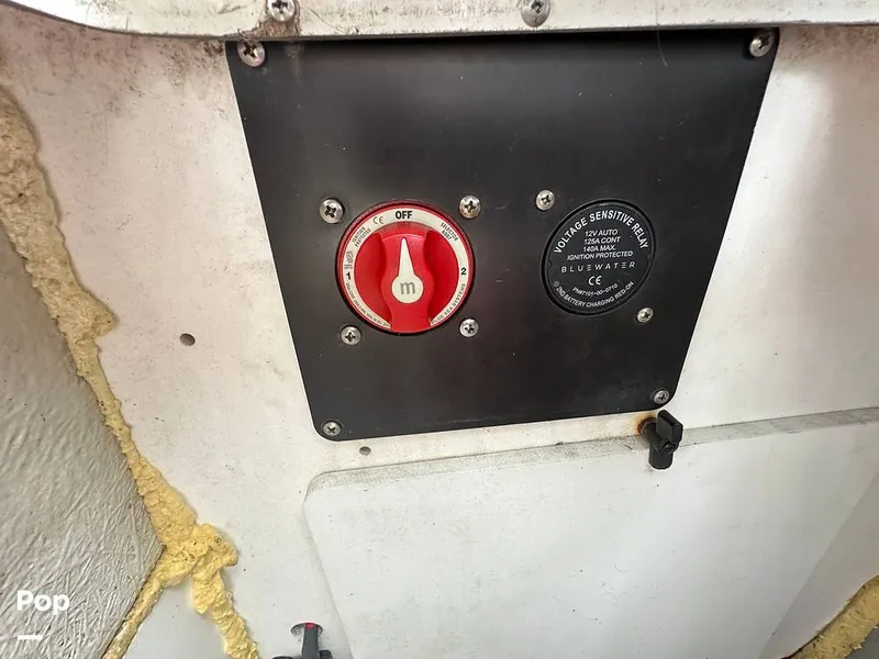 Slide: The Image of Crownline Boats E235XS 2023 - 16350036