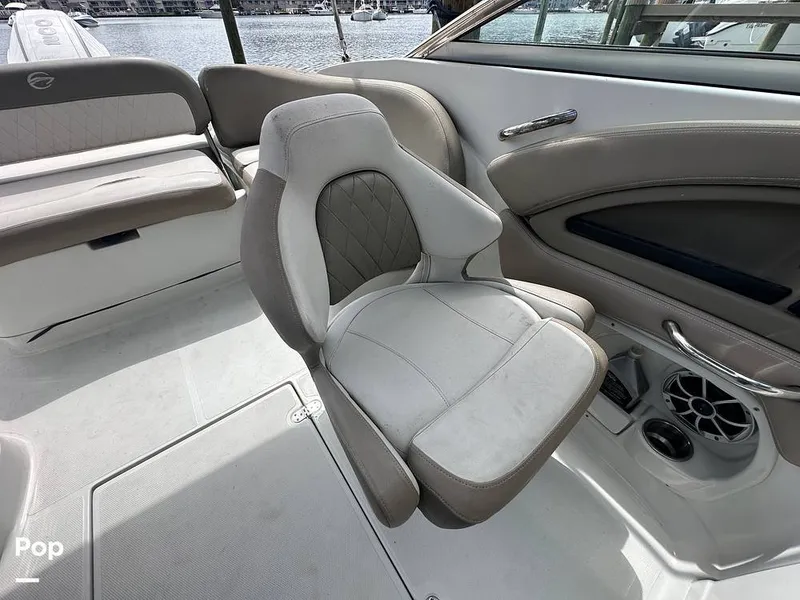 Slide: The Image of Crownline Boats E235XS 2023 - 16350040