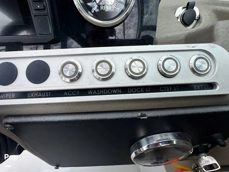 Slide: The Image of Crownline Boats E235XS 2023 - 16350043