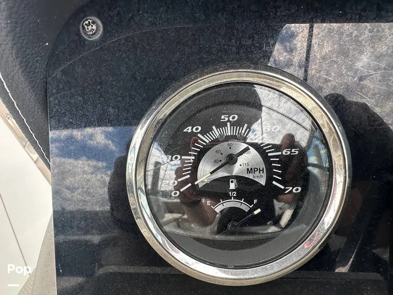 Slide: The Image of Crownline Boats E235XS 2023 - 16350044