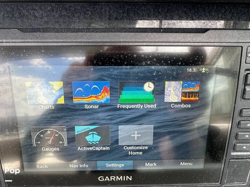 Slide: The Image of Crownline Boats E235XS 2023 - 16350052