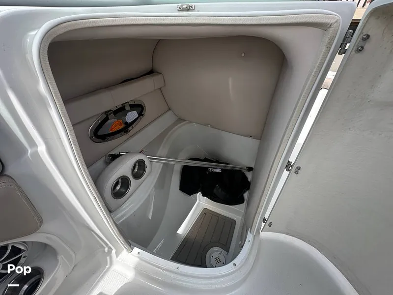 Slide: The Image of Crownline Boats E235XS 2023 - 16350054