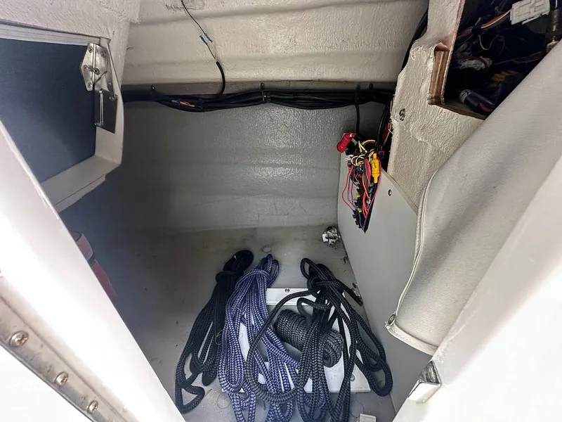 Slide: The Image of Crownline Boats E235XS 2023 - 16350059