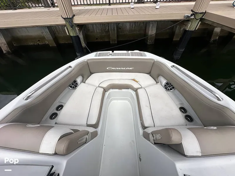 Slide: The Image of Crownline Boats E235XS 2023 - 16350060