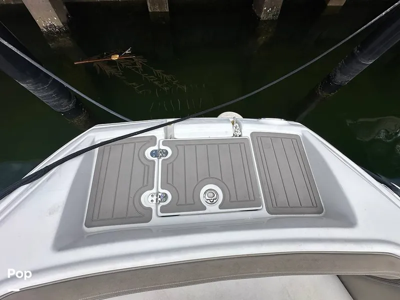 Slide: The Image of Crownline Boats E235XS 2023 - 16350067