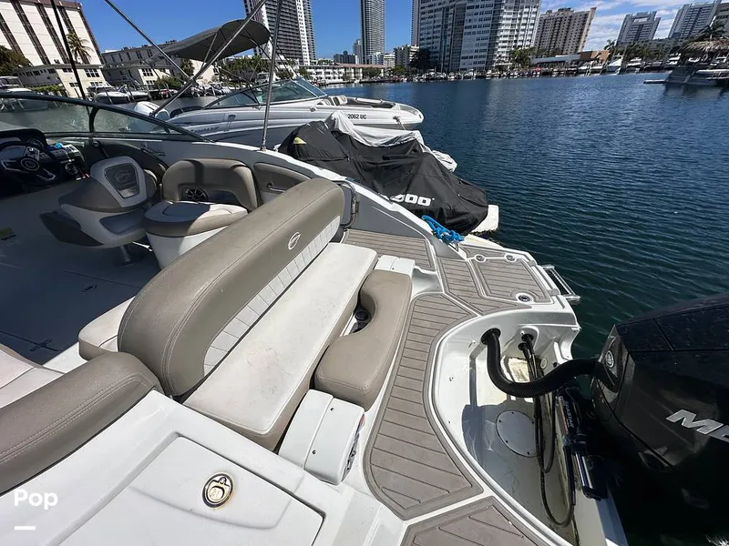 Slide: The Image of Crownline Boats E235XS 2023 - 16268910