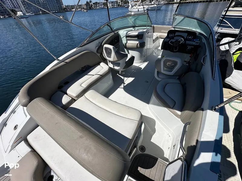 Slide: The Image of Crownline Boats E235XS 2023 - 16268915