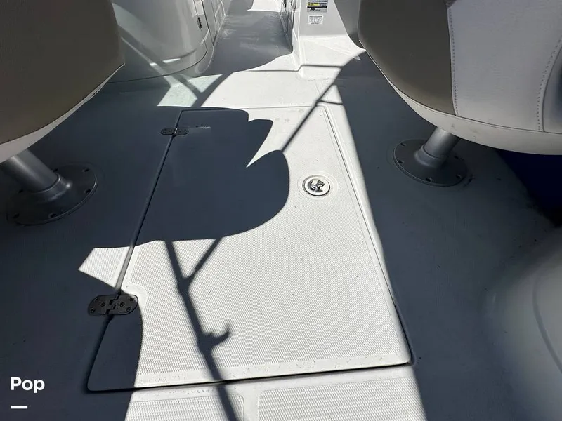 Slide: The Image of Crownline Boats E235XS 2023 - 16268922