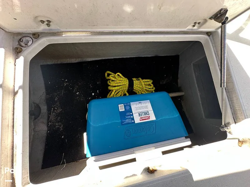 Slide: The Image of Crownline Boats E235XS 2023 - 16268923