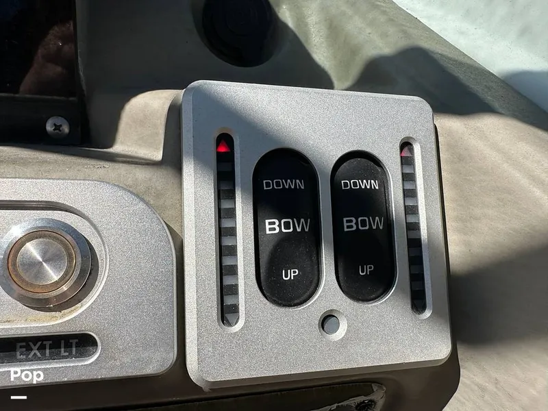 Slide: The Image of Crownline Boats E235XS 2023 - 16268929