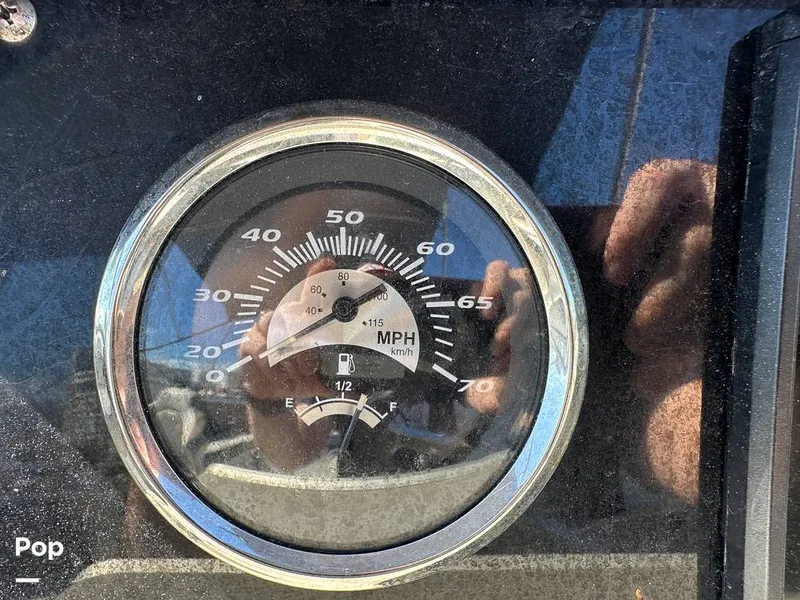 Slide: The Image of Crownline Boats E235XS 2023 - 16268931