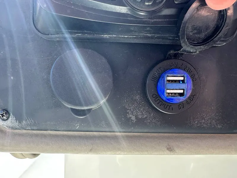 Slide: The Image of Crownline Boats E235XS 2023 - 16268934