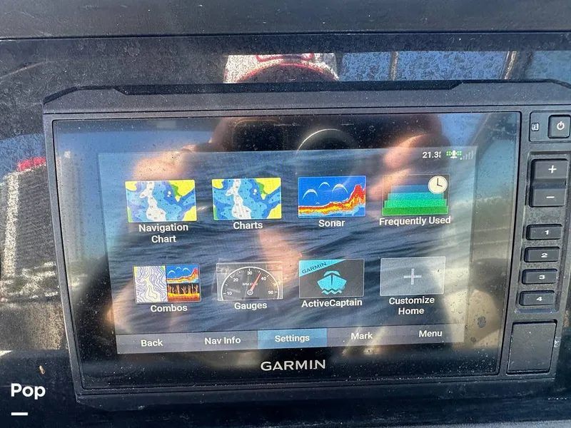 Slide: The Image of Crownline Boats E235XS 2023 - 16268935