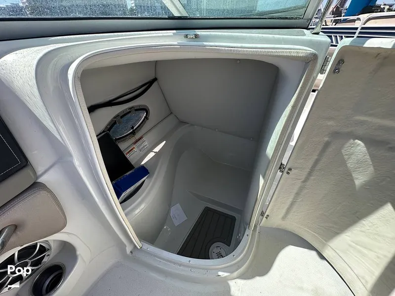 Slide: The Image of Crownline Boats E235XS 2023 - 16268943