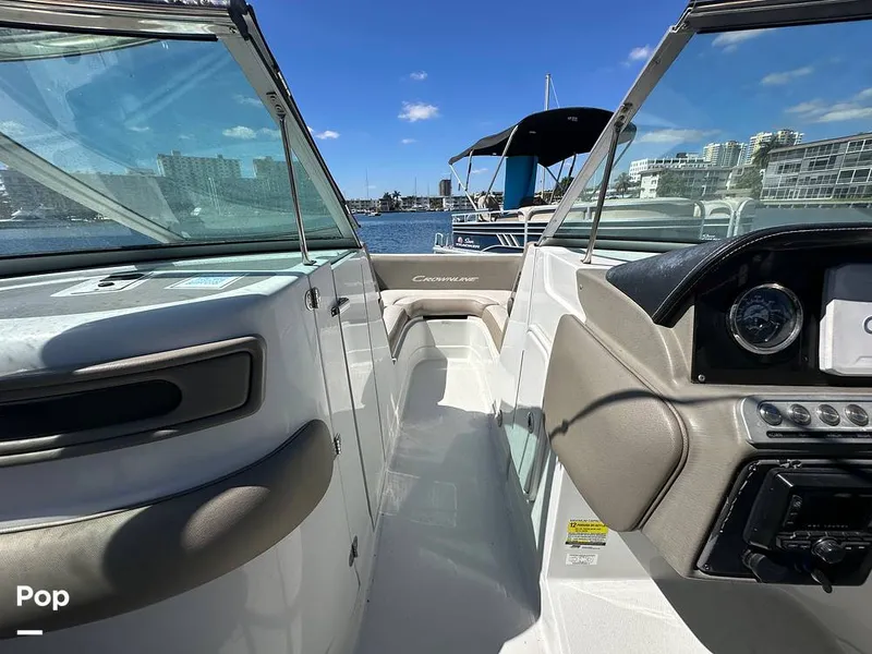 Slide: The Image of Crownline Boats E235XS 2023 - 16268944