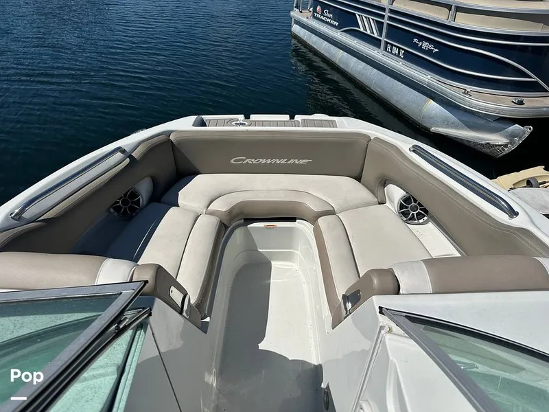 Slide: The Image of Crownline Boats E235XS 2023 - 16268946