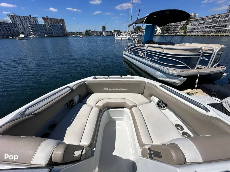 Slide: The Image of Crownline Boats E235XS 2023 - 16268948