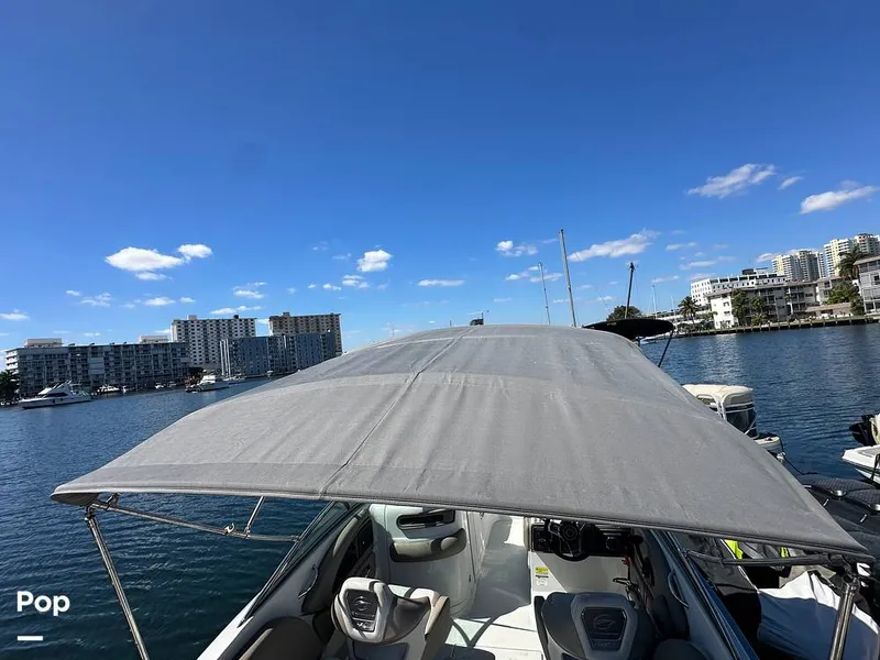 Slide: The Image of Crownline Boats E235XS 2023 - 16268959