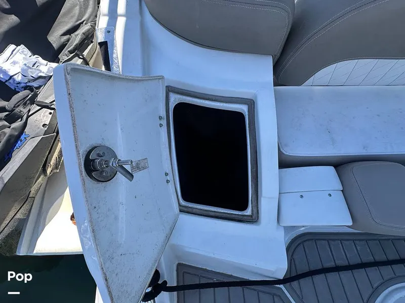 Slide: The Image of Crownline Boats E235XS 2023 - 16268980