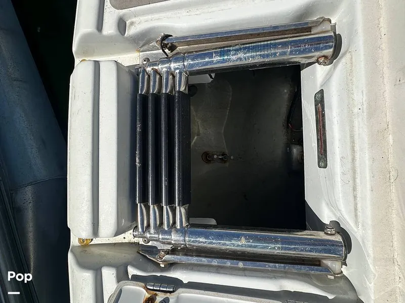 Slide: The Image of Crownline Boats E235XS 2023 - 16268987