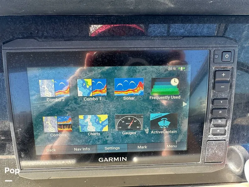 Slide: The Image of Crownline Boats E235XS 2023 - 16269009