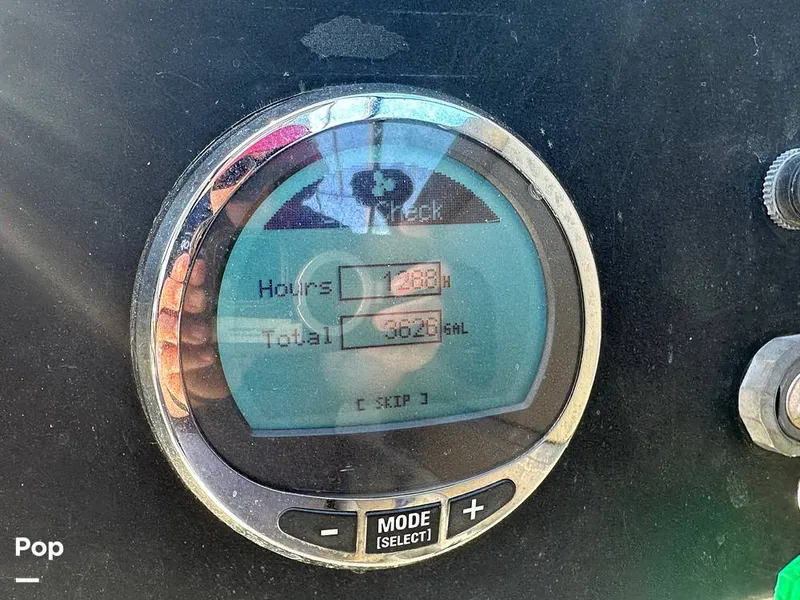 Slide: The Image of Crownline Boats E235XS 2023 - 16269010