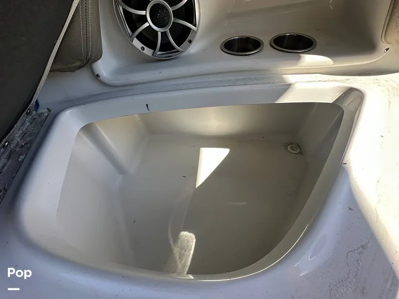 Slide: The Image of Crownline Boats E235XS 2023 - 16269013