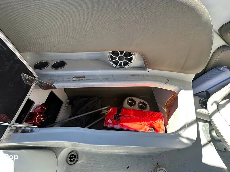 Slide: The Image of Crownline Boats E235XS 2023 - 16269015