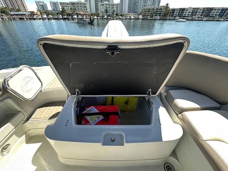 Slide: The Image of Crownline Boats E235XS 2023 - 16269016