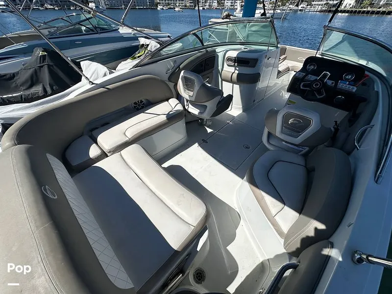 Slide: The Image of Crownline Boats E235XS 2023 - 16269018