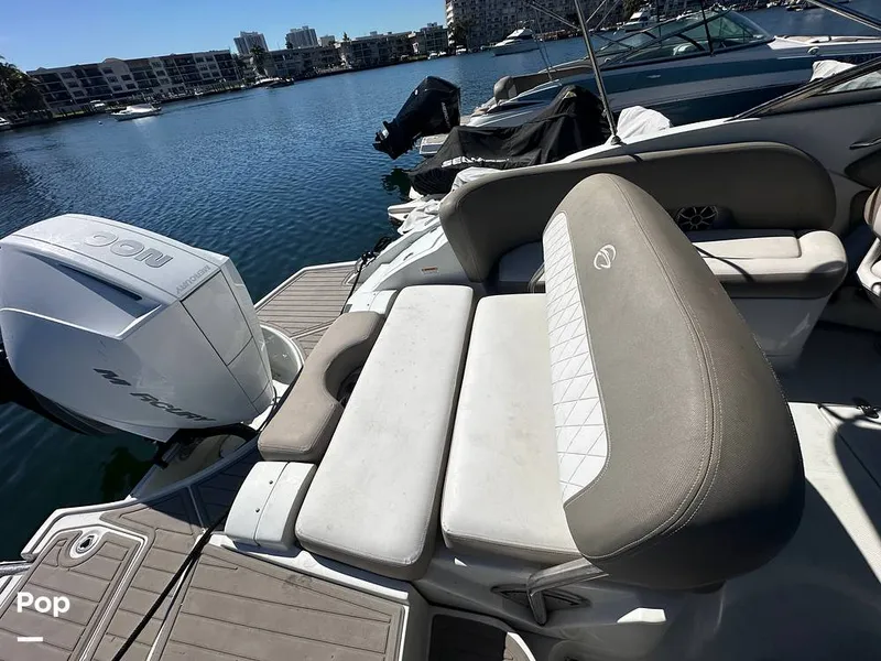 Slide: The Image of Crownline Boats E235XS 2023 - 16269022