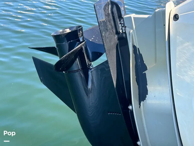 Slide: The Image of Crownline Boats E235XS 2023 - 16268977