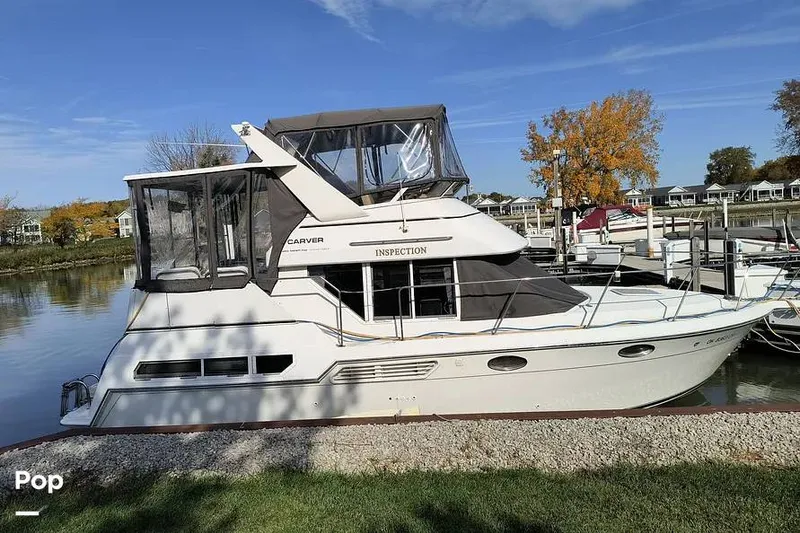 Slide: The Image of Carver Yachts 325 Aft Cabin 1998 - 16316433