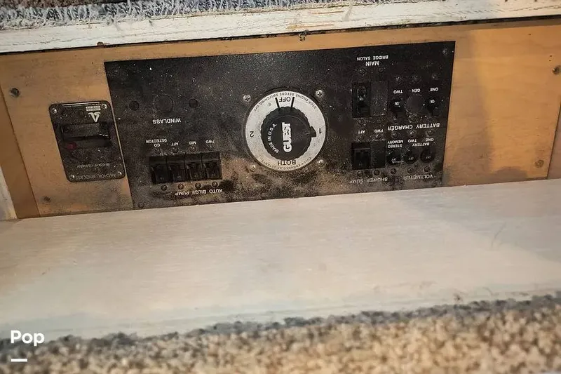 Slide: The Image of Carver Yachts 325 Aft Cabin 1998 - 16316385