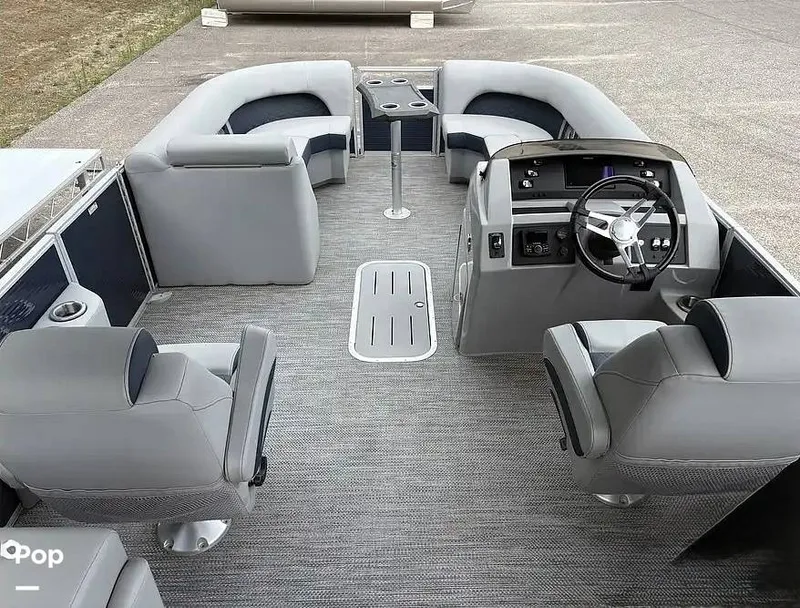 Slide: The Image of Bennington 23LFB 2023 - 16231447