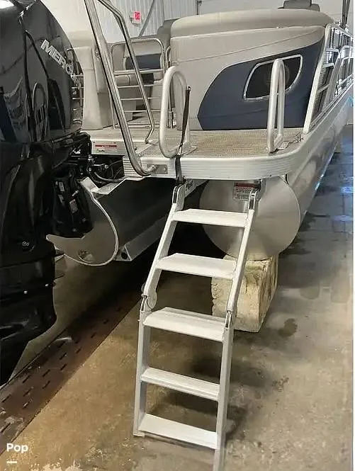 Slide: The Image of Bennington 23LFB 2023 - 16231458