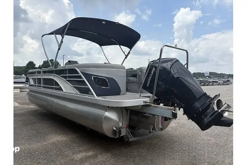 Slide: The Image of Bennington 23LFB 2023 - 16231455