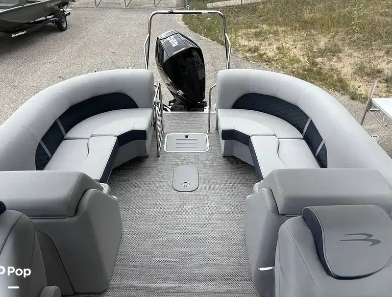 Slide: The Image of Bennington 23LFB 2023 - 16231446