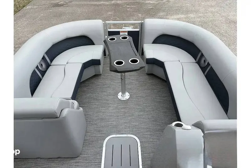 Slide: The Image of Bennington 23LFB 2023 - 16231450