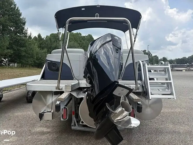 Slide: The Image of Bennington 23LFB 2023 - 16231451