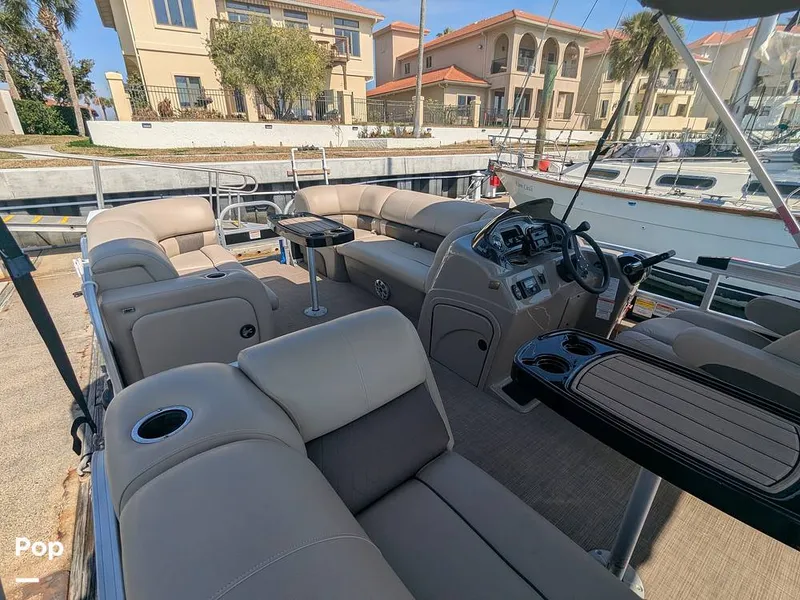 Slide: The Image of Sun Tracker 22 DLX 2023 - 16238614