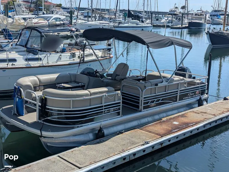 Slide: The Image of Sun Tracker 22 DLX 2023 - 16238588