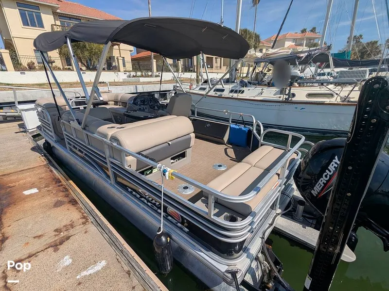 Slide: The Image of Sun Tracker 22 DLX 2023 - 16238593