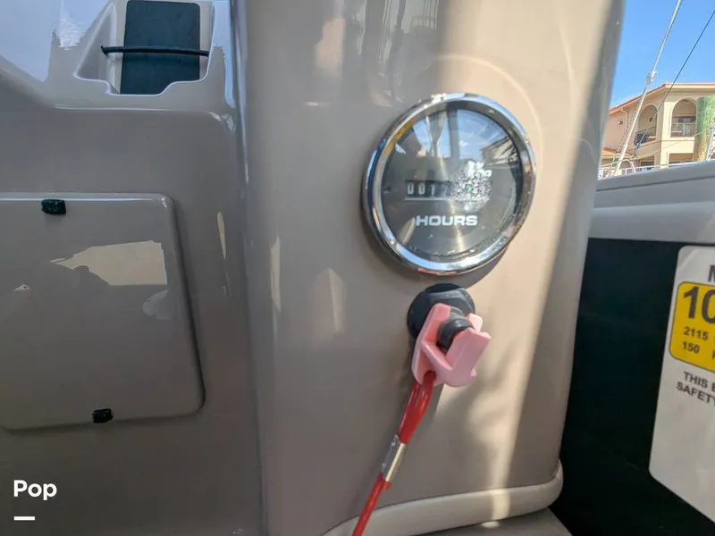 Slide: The Image of Sun Tracker 22 DLX 2023 - 16238366