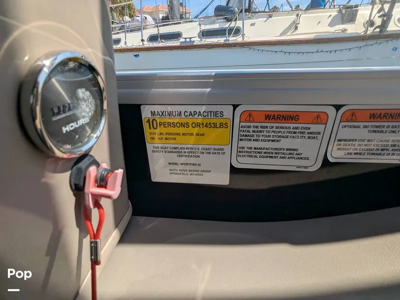 Slide: The Image of Sun Tracker 22 DLX 2023 - 16238361