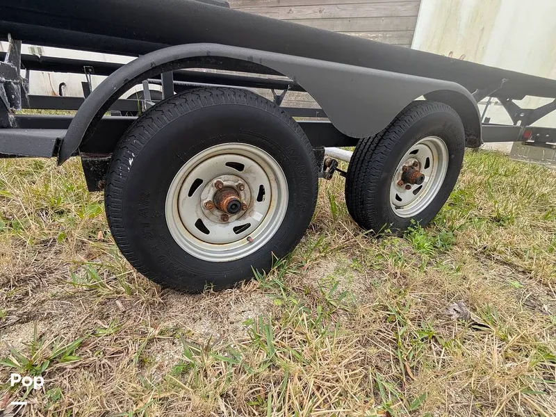 Slide: The Image of Sun Tracker 22 DLX 2023 - 16240748