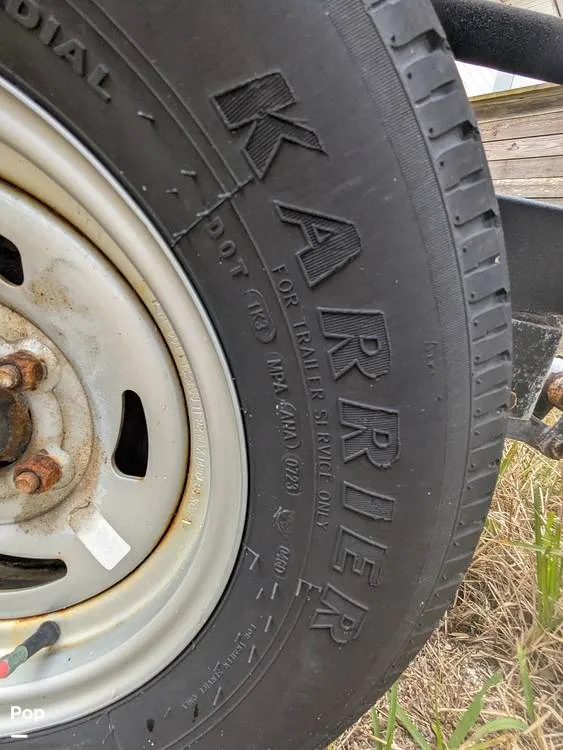 Slide: The Image of Sun Tracker 22 DLX 2023 - 16240749